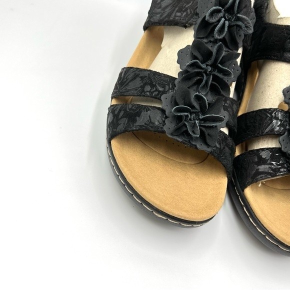 Clarks Women's Merliah Sheryl Black Leather Floral T-Strap Wedge Sandals Shoes 9 - Picture 4 of 12